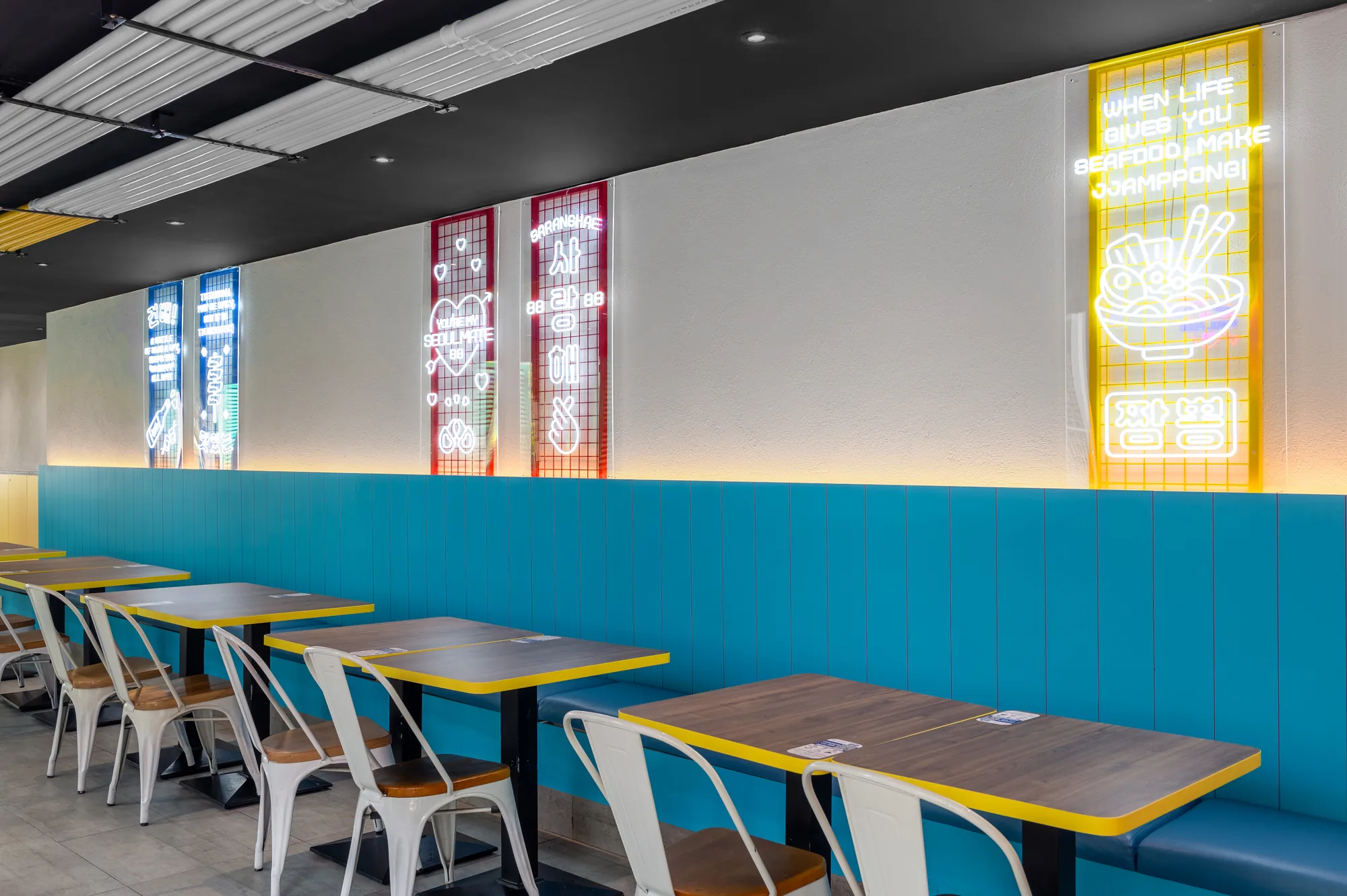 Niu Dian & K-Town restaurant interior in Bugis, Singapore, photograph 3 of 14