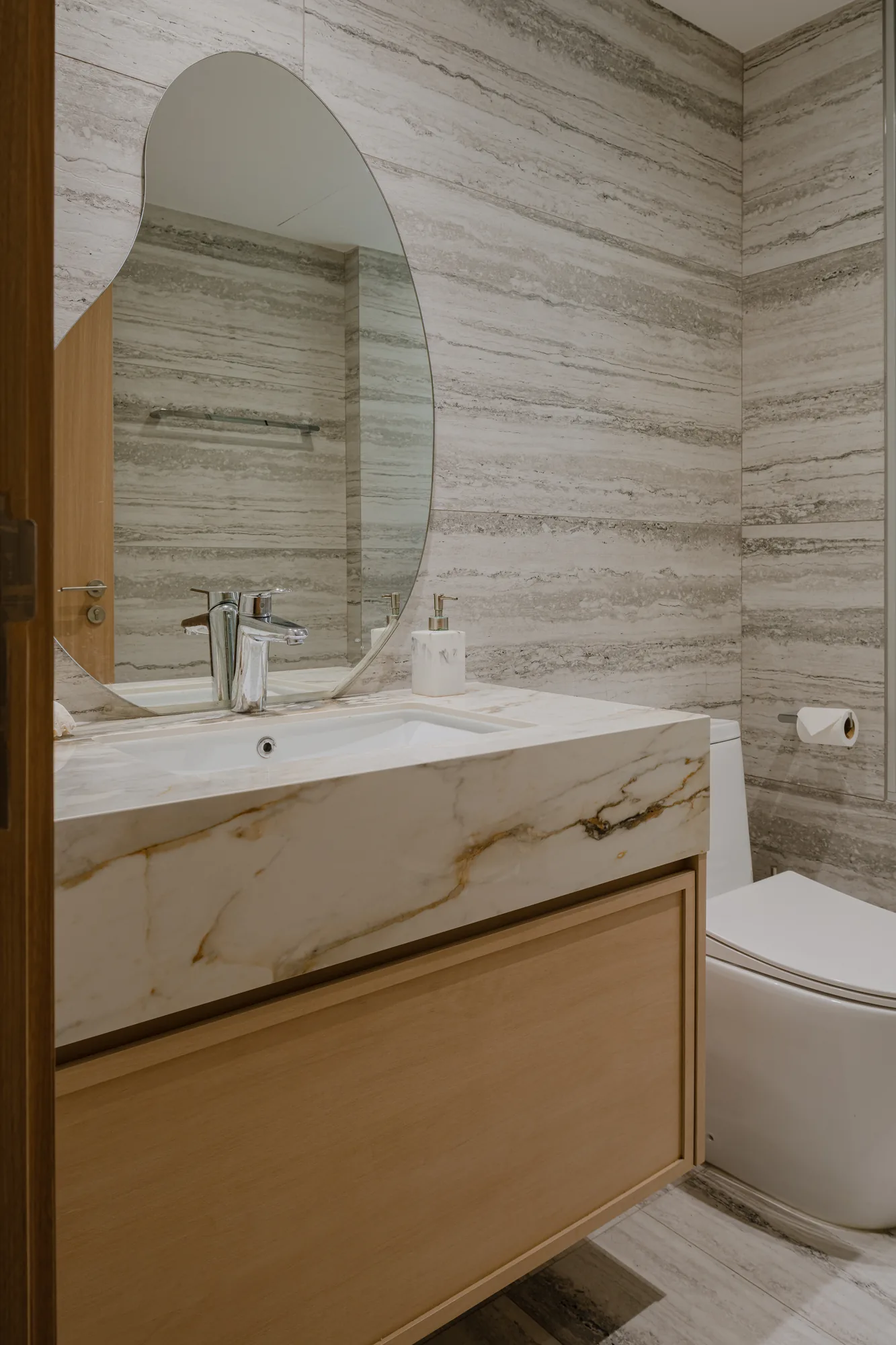 The Rainforest condominium renovation in Choa Chu Kang, Singapore, photograph 25 of 44